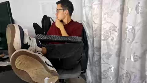 Isaac online show from 10-31-25, 04:24