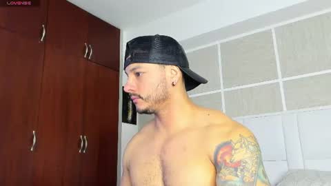 Snapshot of isaacs11 chatting on 07-11-26, 12:41 Isaac Surez online show from 07-11-26, 12:41
