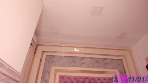 Snapshot of isabel_escorcia chatting on 01-11-25, 08:11 Isabel online show from 01-11-25, 08:11