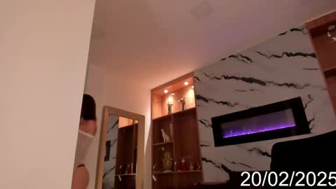 Snapshot of isabel_escorcia chatting on 02-20-25, 05:12 Isabel online show from 02-20-25, 05:12