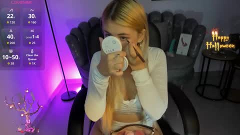 isabela romano online show from 10-15-25, 10:59