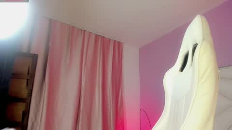 Snapshot of isabela_saenzz chatting on 10-12-25, 04:11 I S A B E L A ISA  online show from 10-12-25, 04:11