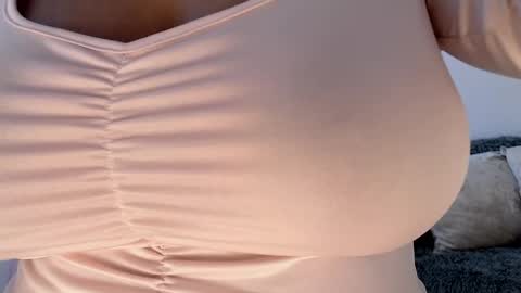 Snapshot of isabelateran chatting on 05-06-26, 06:02 isabelateran online show from 05-06-26, 06:02
