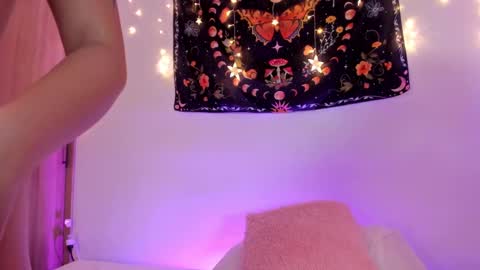 Snapshot of isabella_666_ chatting on 02-08-25, 07:04 Isa... online show from 02-08-25, 07:04