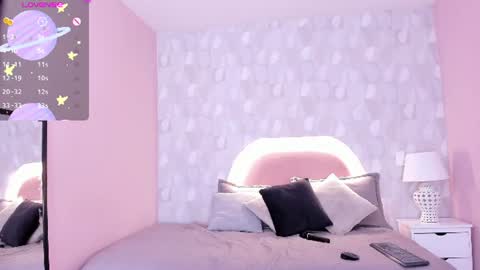 Snapshot of isabella__milf chatting on 07-18-26, 07:17 isabella__milf online show from 07-18-26, 07:17
