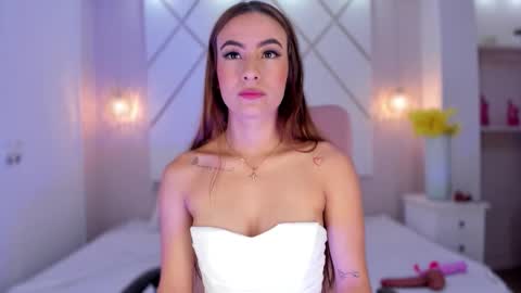 Snapshot of isabella__shine chatting on 12-19-25, 03:19 Isa online show from 12-19-25, 03:19