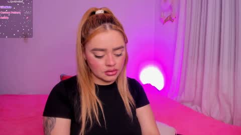 Isabella Arias online show from 01-06-25, 05:52