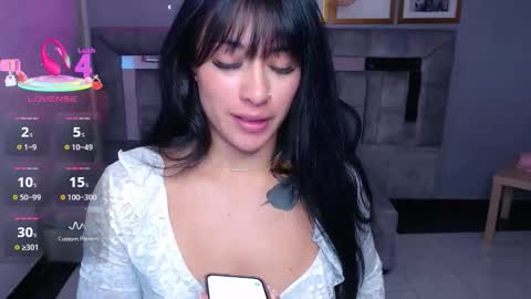 Snapshot of isabella_collen_v chatting on 09-24-25, 01:14 Hi Stream 800am to 200pm online show from 09-24-25, 01:14