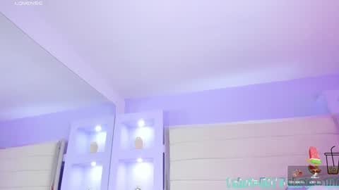 Snapshot of isabella_daniell chatting on 12-21-24, 10:17 Isa online show from 12-21-24, 10:17