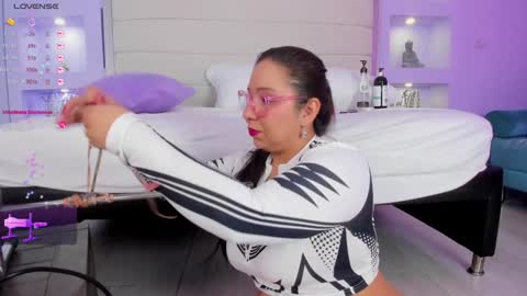 Snapshot of isabella_daniell chatting on 01-24-25, 03:32 Isa online show from 01-24-25, 03:32
