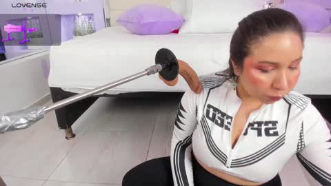 Snapshot of isabella_daniell chatting on 01-31-25, 03:41 Isa online show from 01-31-25, 03:41