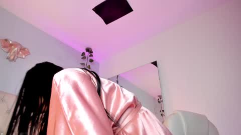 Snapshot of isabella_flowerss chatting on 01-30-25, 01:44 online show from 01-30-25, 01:44