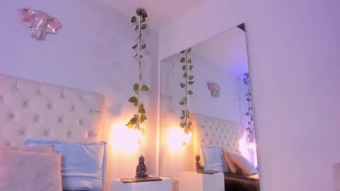 Snapshot of isabella_flowerss chatting on 02-19-25, 01:51 online show from 02-19-25, 01:51