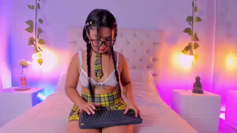 Snapshot of isabella_flowerss chatting on 02-20-25, 07:52 online show from 02-20-25, 07:52