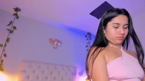 Snapshot of isabella_flowerss chatting on 02-22-25, 02:50 online show from 02-22-25, 02:50