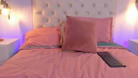 Snapshot of isabella_flowerss chatting on 09-24-25, 08:45 online show from 09-24-25, 08:45