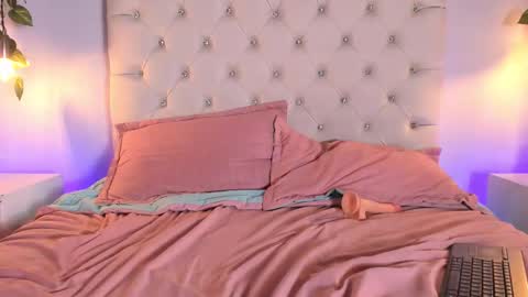 Snapshot of isabella_flowerss chatting on 10-14-25, 09:04 online show from 10-14-25, 09:04
