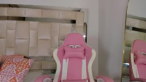 Snapshot of isabella_gomez11 chatting on 03-02-25, 12:20 isabella_gomez11 online show from 03-02-25, 12:20