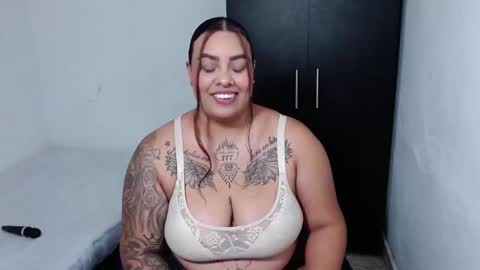  estefania online show from 11-28-25, 01:19