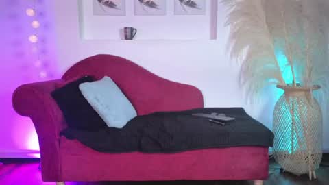 Snapshot of isabella_lt chatting on 06-17-26, 09:12 online show from 06-17-26, 09:12