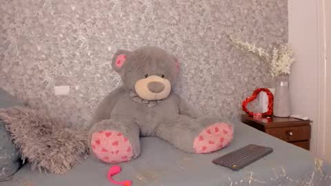 Snapshot of isabella_roberts13 chatting on 02-15-25, 08:01 isa online show from 02-15-25, 08:01