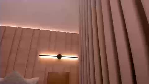 Snapshot of isabella_roberts13 chatting on 09-19-25, 08:42 isa online show from 09-19-25, 08:42