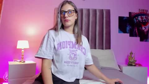 Snapshot of isabella_rross chatting on 02-21-25, 03:23 Isabella Rros online show from 02-21-25, 03:23