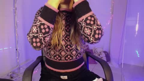 Snapshot of isabella_rross chatting on 10-04-25, 12:19 Isabella Rros online show from 10-04-25, 12:19