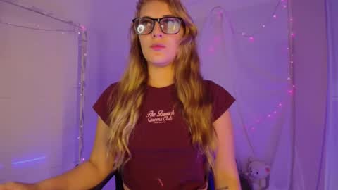 Snapshot of isabella_rross chatting on 10-27-25, 01:15 Isabella Rros online show from 10-27-25, 01:15