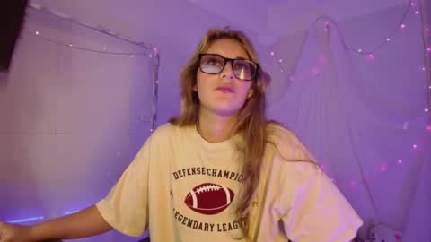 Snapshot of isabella_rross chatting on 11-05-25, 10:43 Isabella Rros online show from 11-05-25, 10:43