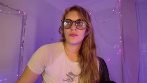 Snapshot of isabella_rross chatting on 11-18-25, 10:47 Isabella Rros online show from 11-18-25, 10:47