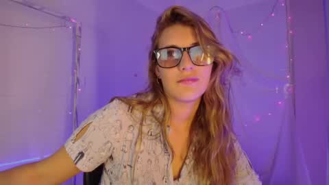 Snapshot of isabella_rross chatting on 12-13-25, 07:53 Isabella Rros online show from 12-13-25, 07:53