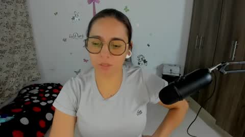 Snapshot of isabella_sweett_ chatting on 04-28-26, 11:43 Isabella online show from 04-28-26, 11:43