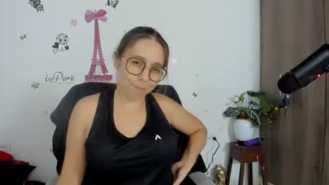 Snapshot of isabella_sweett_ chatting on 07-19-26, 01:42 Isabella online show from 07-19-26, 01:42