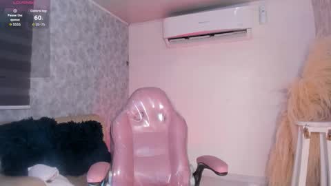 Snapshot of isabellaa23 chatting on 12-14-25, 12:43 isabellaa23 online show from 12-14-25, 12:43