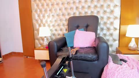 Snapshot of isabellaalux_ chatting on 07-08-26, 08:57 isabellaalux_ online show from 07-08-26, 08:57