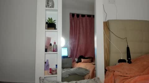 Snapshot of isabellabeker_ chatting on 01-09-26, 07:33 ISABEL online show from 01-09-26, 07:33