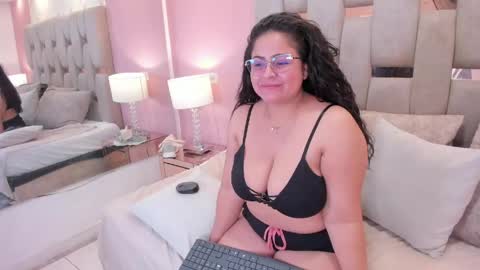 Isabella  online show from 04-30-26, 05:47