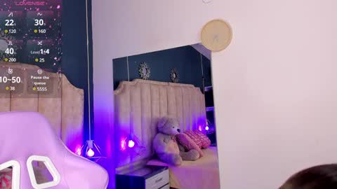 Snapshot of isabellabroms21 chatting on 01-15-25, 09:09    v online show from 01-15-25, 09:09