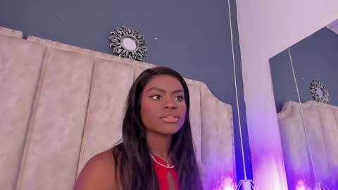 Snapshot of isabellabroms21 chatting on 01-17-25, 09:06    v online show from 01-17-25, 09:06