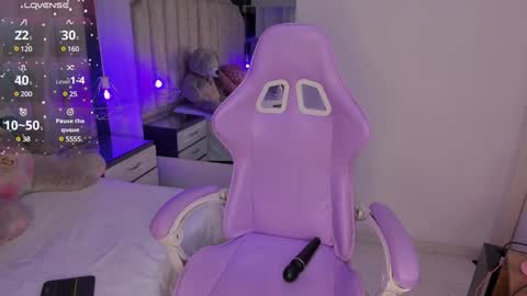 Snapshot of isabellabroms21 chatting on 01-19-25, 12:06    v online show from 01-19-25, 12:06