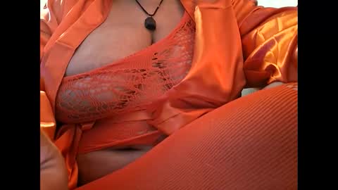 Snapshot of isabellacloverlove chatting on 09-29-25, 05:45 Isabella online show from 09-29-25, 05:45