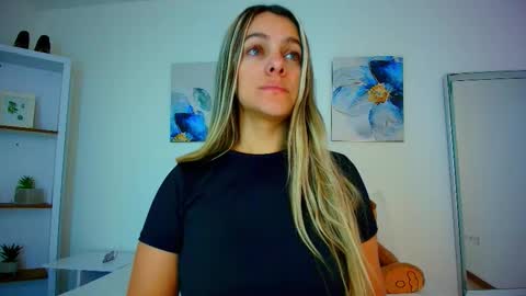 Isabella  online show from 03-19-26, 01:26