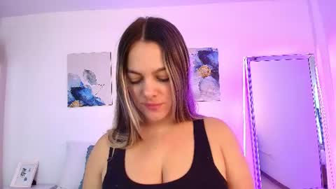Isabella  online show from 06-30-26, 01:01