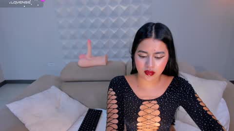 Isa Hill  online show from 12-17-24, 08:54