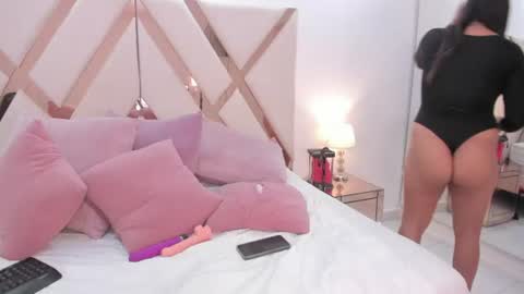 Snapshot of isabellaivyy chatting on 06-25-26, 04:34 Isabella online show from 06-25-26, 04:34