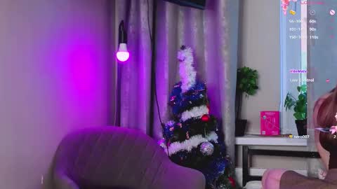 Snapshot of isabellakin chatting on 12-18-25, 09:48 Hi Im Bella online show from 12-18-25, 09:48