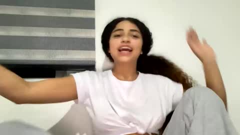 Snapshot of isabellakoffs chatting on 12-17-24, 03:06 Isabella.. back again online show from 12-17-24, 03:06