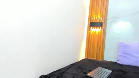 isabellamonet online show from 11-14-25, 11:09