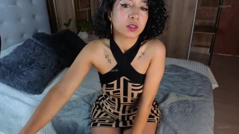 Isabela Paz online show from 04-10-26, 12:10